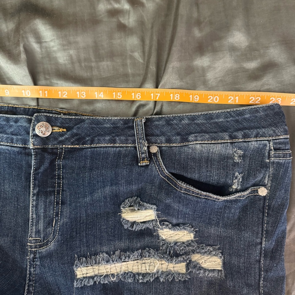 Torrid Boyfriend straight blue Jeans Distressed dark Wash plus size 24 NWOT - Picture 11 of 13